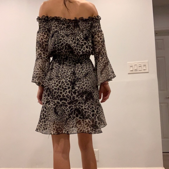 Off the shoulder leopard dress - Picture 2 of 3